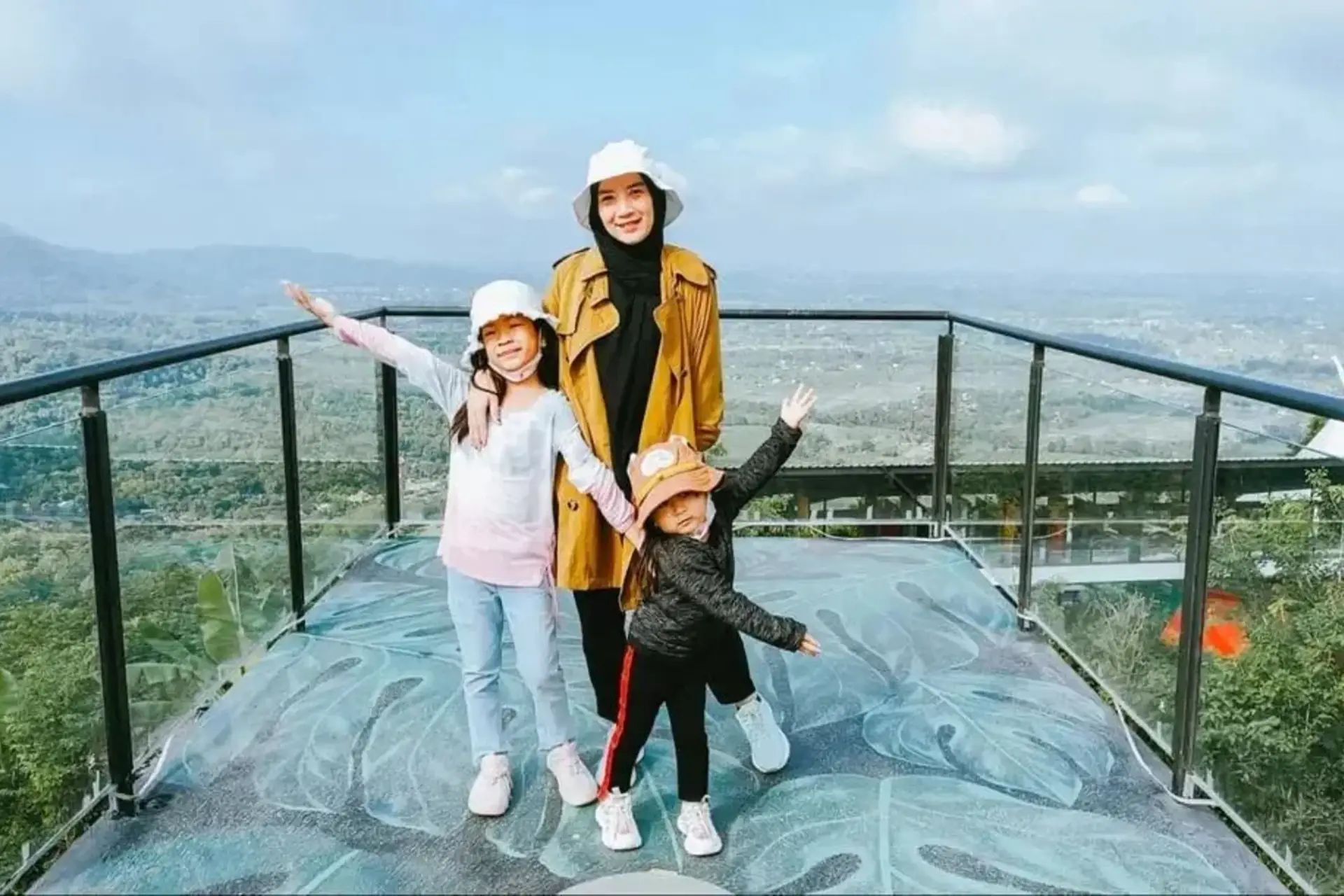 paket wisata jogja 2 hari 1 malam 2h1m 2d1n obelix hills family trip