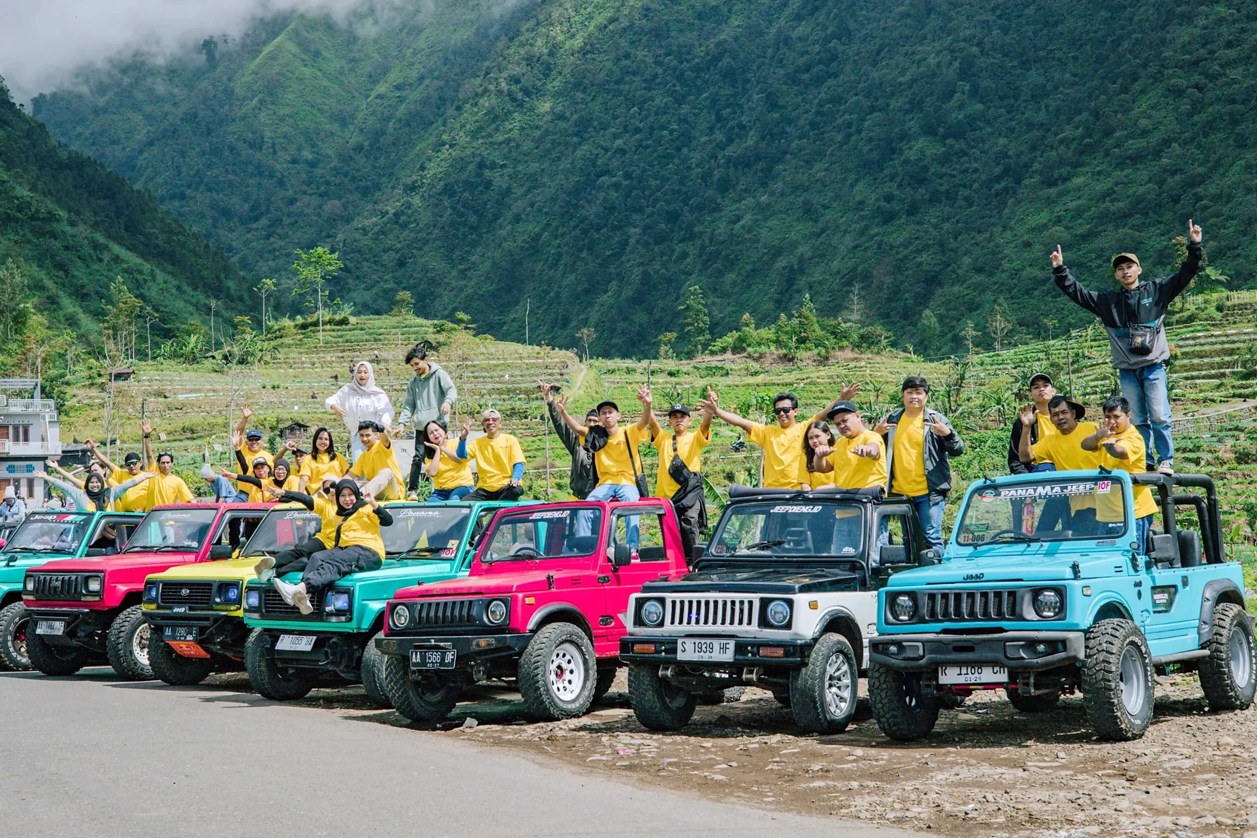 paket wisata 4 hari 3 malam dieng rombongan naik mobil jeep