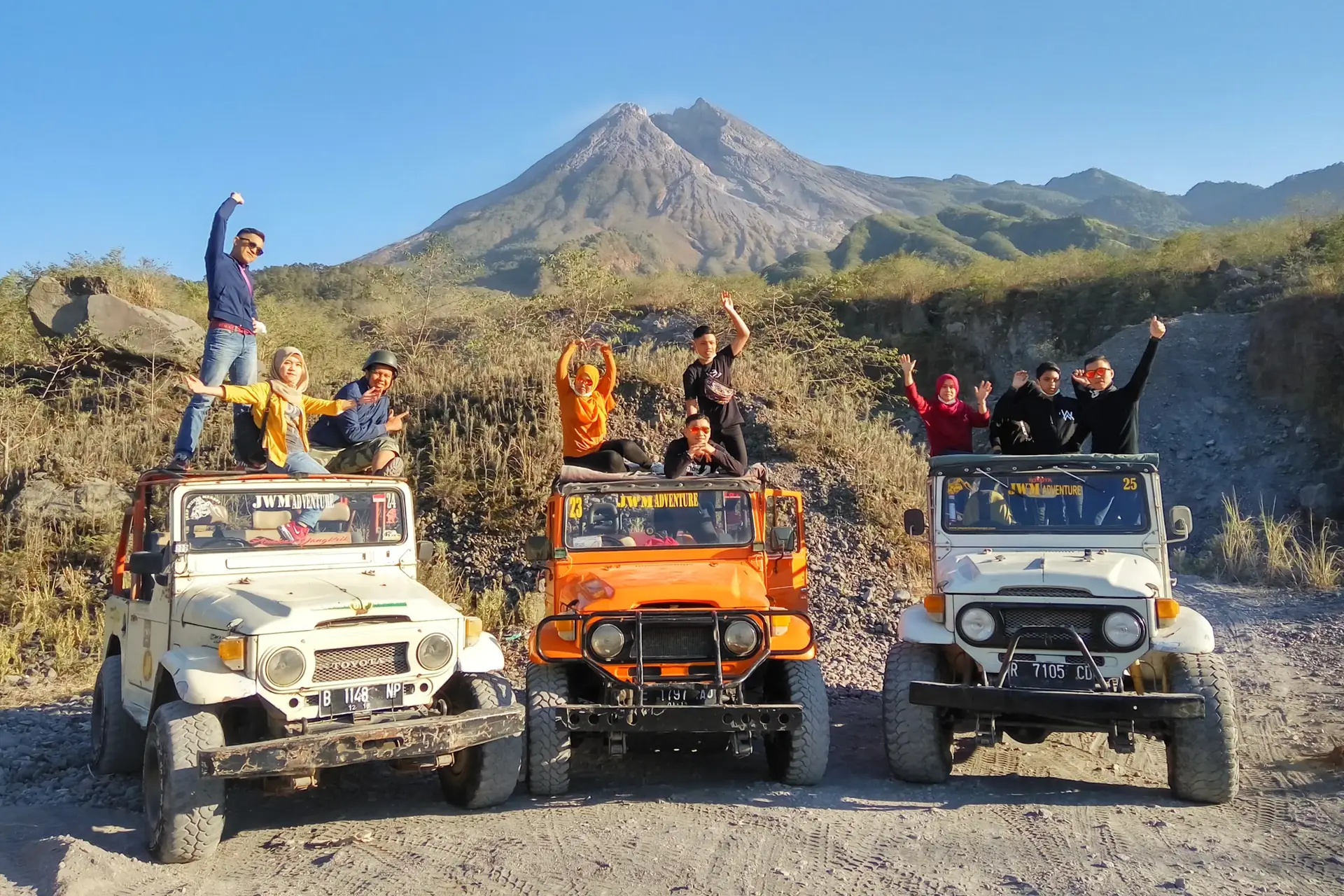 paket wisata 4 hari 3 malam jogja 4h1m 4d1n lava tour jeep lereng gunung merapi
