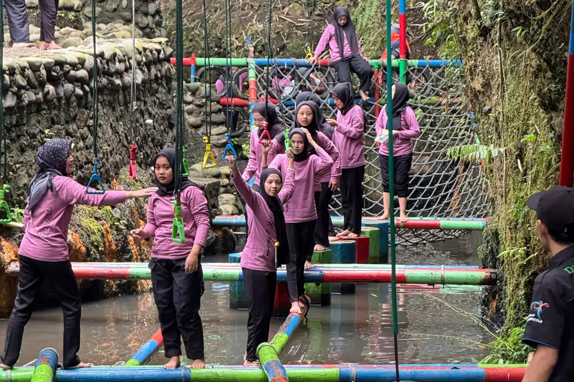 paket wisata outbound outing jogja desa wisata pulesari susur sungai