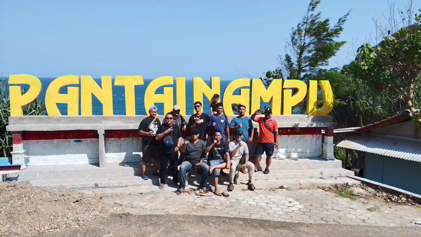 paket wisata pantai nampu wonogiri jawa tengah